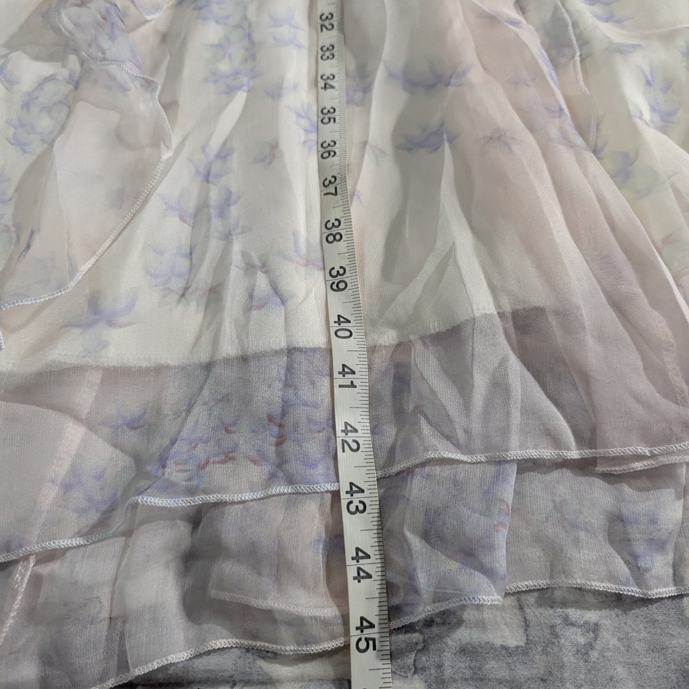 Size M Elegant Off-Shoulder Floral Maxi Dress with Ruffle Hem - Picture 14 of 16